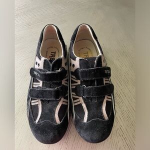 TRETTAL  Kids Black Sneakers size 4.5